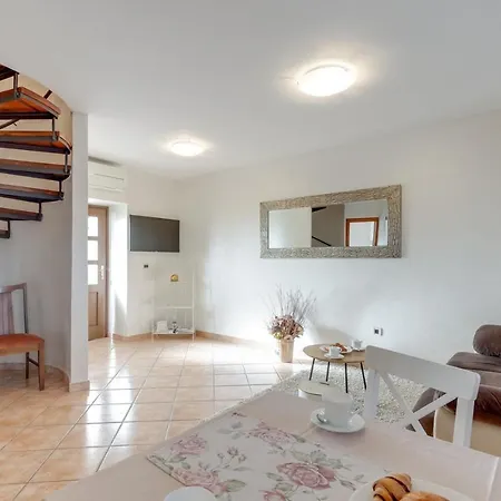 Διαμέρισμα Nini With Balcony *