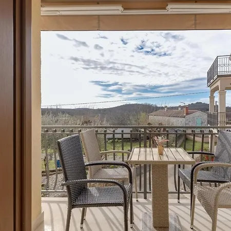 Nini With Balcony Apartman Dracevac