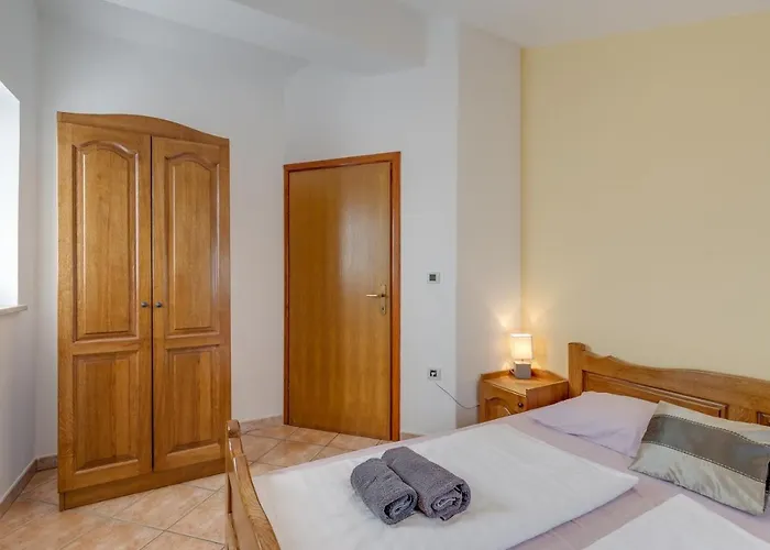 Nini With Balcony * Dracevac