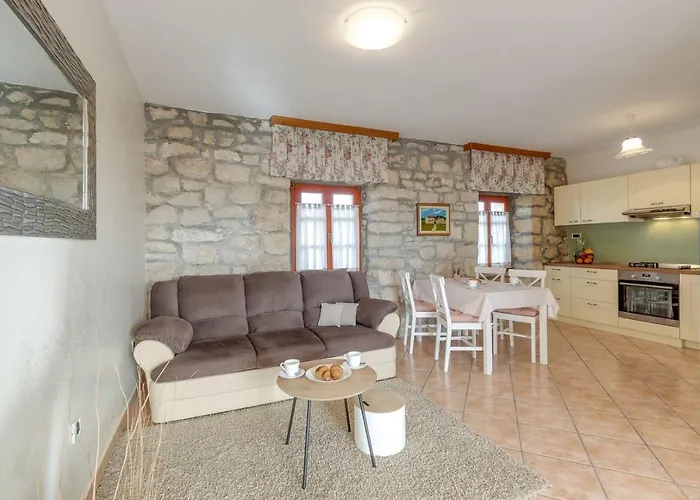 Nini With Balcony Apartman