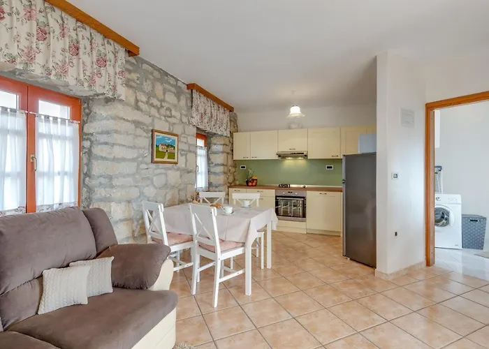 Apartman Nini With Balcony