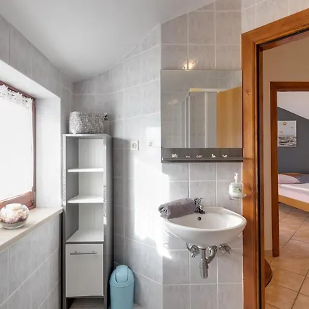 Appartamento Nini With Balcony Dračevac