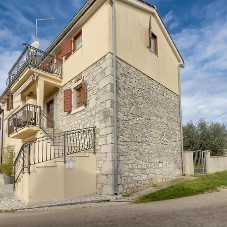 Apartamento Nini With Balcony