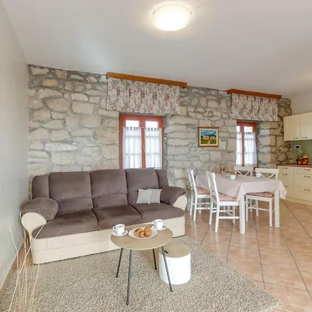 Nini With Balcony Apartamento